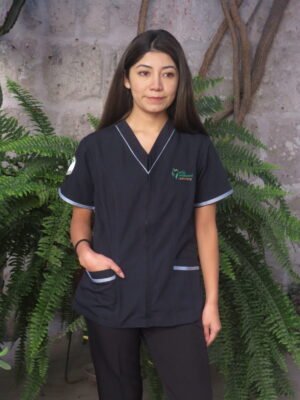 Scrub Ejecutivo con Cierre y Parche – Colección Azul Marino